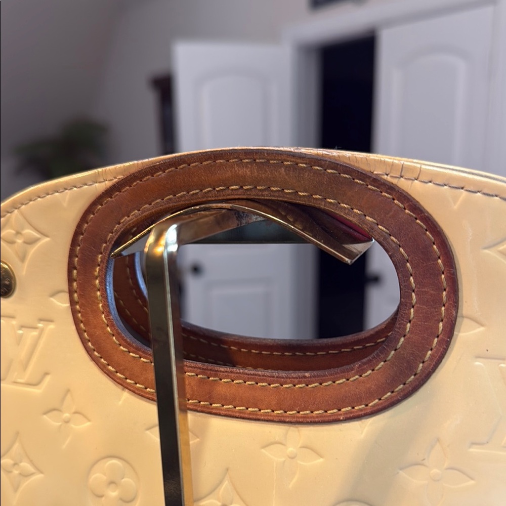 Louis Vuitton Maple Drive Yellow Cream Embossed Women's Bag - Picture 6 of 9